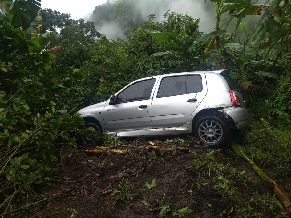 El vehículo que cayó a un cafetal en vereda de Marquetalia. El vehículo que cayó a un cafetal en vereda de Marquetalia.
