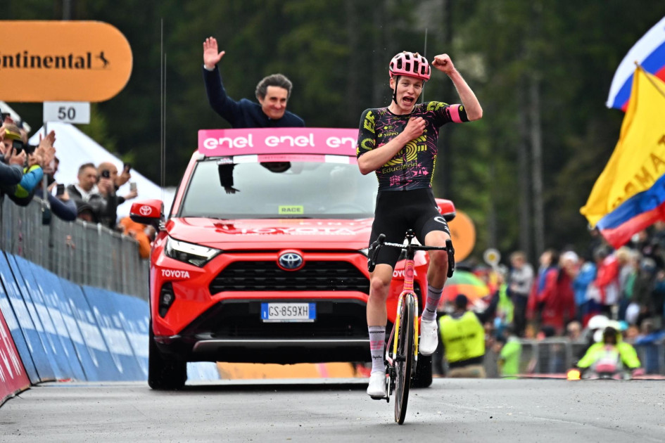 El ciclista alemán Georg Steinhauser de Ef Education - Easypost gana la 17ª etapa del 107º Giro d'Italia 2024, carrera ciclista de 159 km desde Selva Val Gardena hasta Passo Brocon, Italia. El ciclista alemán Georg Steinhauser de Ef Education - Easypost gana la 17ª etapa del 107º Giro d'Italia 2024, carrera ciclista de 159 km desde Selva Val Gardena hasta Passo Brocon, Italia.