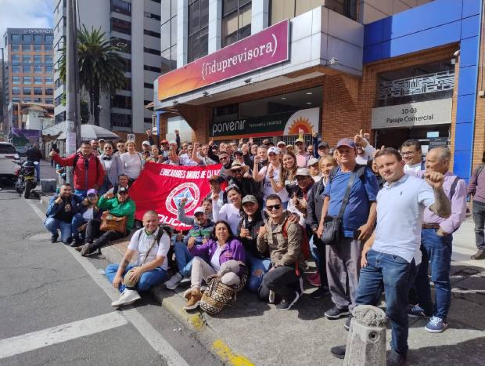 Docentes de municipios de Caldas viajaron desde anoche a Bogotá para protestar ante la Fiduprevisora por lo que consideran falencias en el servicio de salud, tras 20 días del la implementación del nuevo modelo, que sigue en transición. Docentes de municipios de Caldas viajaron desde anoche a Bogotá para protestar ante la Fiduprevisora por lo que consideran falencias en el servicio de salud, tras 20 días del la implementación del nuevo modelo, que sigue en transición.
