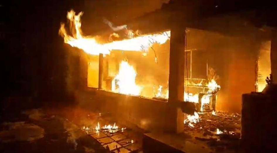 Incendio anoche en vivienda de vereda La Cuba, de Neira. Incendio anoche en vivienda de vereda La Cuba, de Neira.