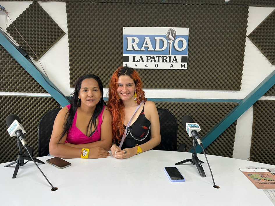 Camila Rodríguez y Okanis Mendoza sobre su exposición de cocina tradicional de los Montes de María. Camila Rodríguez y Okanis Mendoza sobre su exposición de cocina tradicional de los Montes de María.