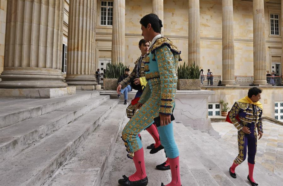 Toreros asistieron al Congreso de la República a el último debate del proyecto de ley sobre la prohibición de las corridas de toros en Colombia. Ayer, la sesión se levantó por la falta del quorum en la plenaria de la Cámara de Representantes.