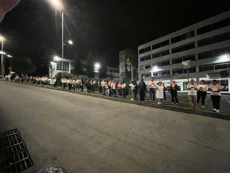 Personal administrativo de la Universidad Nacional sede Manizales espera que se dé pronto el desbloqueo del campus Palogrande. Se manifestaron en el andén que da con la avenida Paralela y el estadio Palogrande. Personal administrativo de la Universidad Nacional sede Manizales espera que se dé pronto el desbloqueo del campus Palogrande. Se manifestaron en el andén que da con la avenida Paralela y el estadio Palogrande.