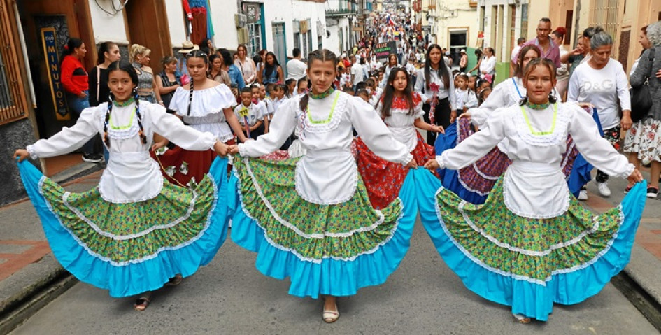 Desfile por los 199 años del municipio.