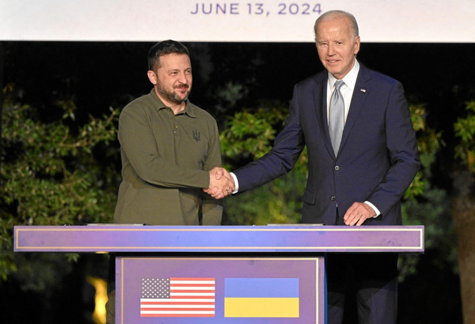 Los presidentes de Ucrania y Estados Unidos, Volodímir Zelenski y Joe Biden, en la cumbre del G7 que se realiza en Italia.