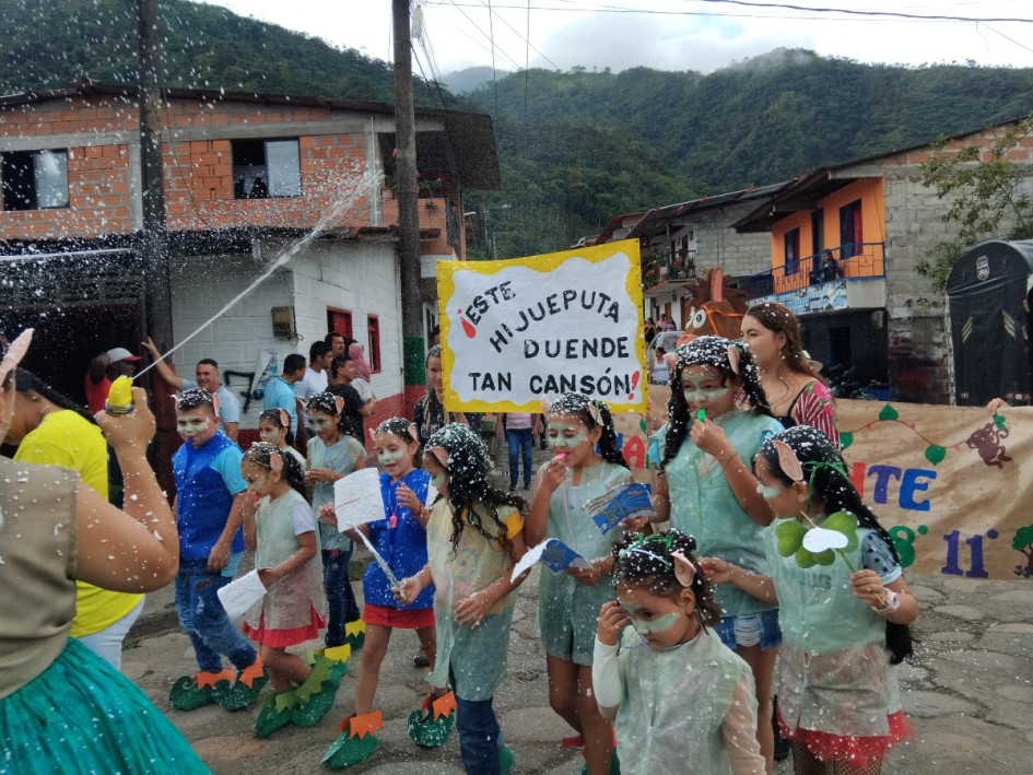 Comparsa de las veredas Las Mercedes y Guayaquil, sobre el Puto Erizo de Arboleda. Comparsa de las veredas Las Mercedes y Guayaquil, sobre el Puto Erizo de Arboleda.