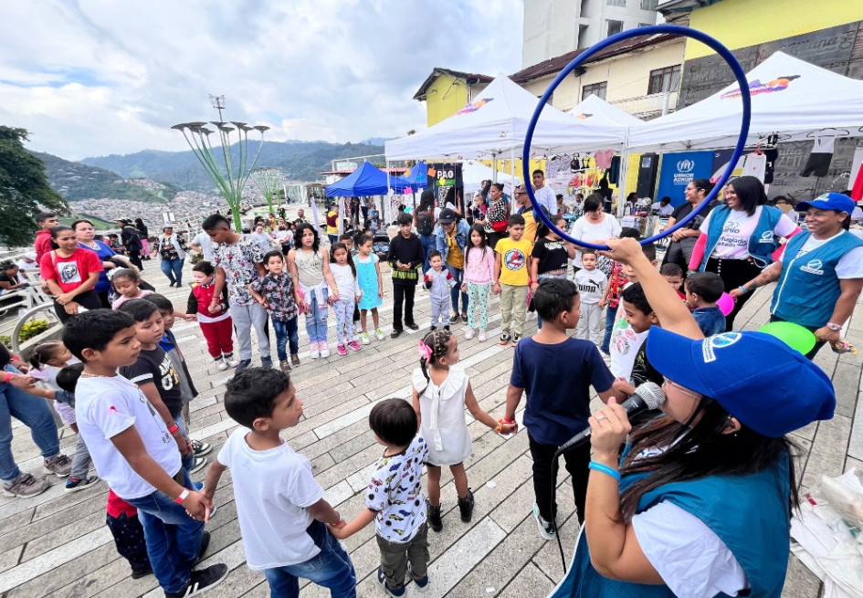 Actividades con niños durante el Día Mundial del Refugiado y el Desplazado en Colombia, en el Parque de la Mujer de Manizales. Actividades con niños durante el Día Mundial del Refugiado y el Desplazado en Colombia, en el Parque de la Mujer de Manizales.