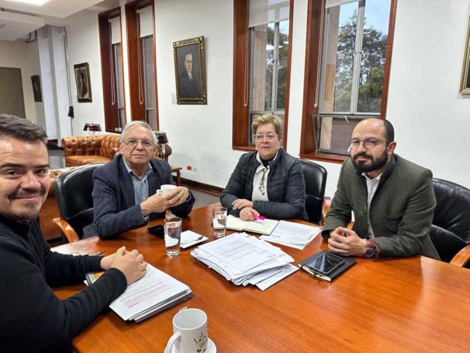El Gobierno anunció este viernes que les pagará la bonificación del 50% del salario de marzo a empleados del Ministerio del Trabajo, quienes están en huelga. El Gobierno anunció este viernes que les pagará la bonificación del 50% del salario de marzo a empleados del Ministerio del Trabajo, quienes están en huelga.