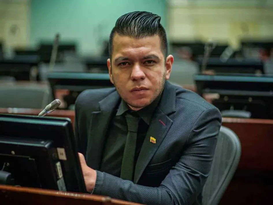 senador Jonathan Ferney Pulido Hernández, conocido como Jota Pe Hernández senador Jonathan Ferney Pulido Hernández, conocido como Jota Pe Hernández