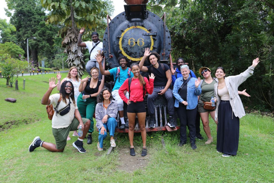 El grupo de estudiantes canadienses visitó el ecoparque Bosque Popular el Prado. El grupo de estudiantes canadienses visitó el ecoparque Bosque Popular el Prado.
