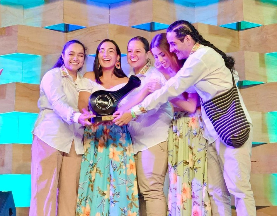 Dueto Florecer Andino, de Caldas, obtiene el Gran Premio Mono Núñez Vocal Dueto Florecer Andino, de Caldas, obtiene el Gran Premio Mono Núñez Vocal