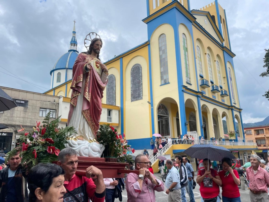 Imagen del Sagrado Corazón de Jesús durante su consagración en Aranzazu (Caldas).
