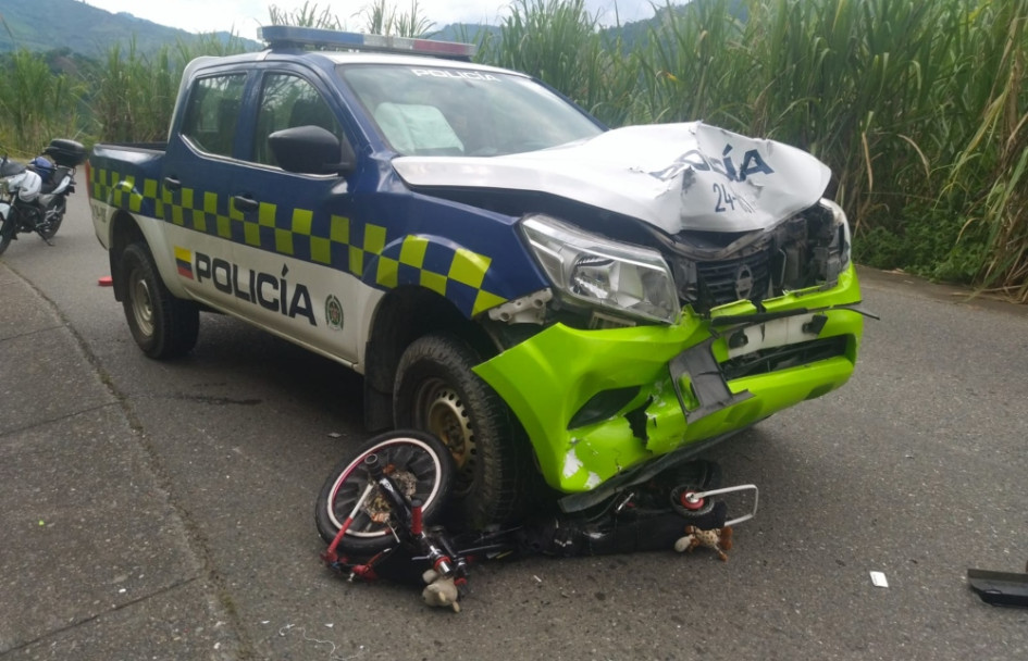 Este es el choque entre la camioneta de la Policía y una bicicleta en Neira (Caldas). Este es el choque entre la camioneta de la Policía y una bicicleta en Neira (Caldas).