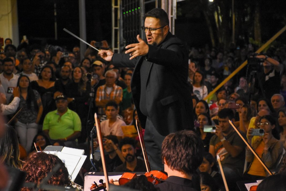 El pacoreño Diego Palacio Alzate, director de la Orquesta Filarmónica de la Universidad del Quindío El pacoreño Diego Palacio Alzate, director de la Orquesta Filarmónica de la Universidad del Quindío este viernes en el concierto inaugural.