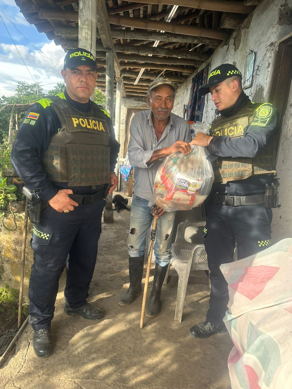 La entrega de la ayuda. La entrega de la ayuda.