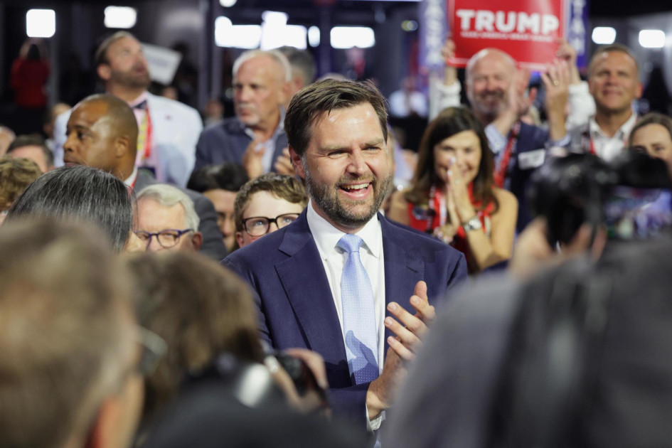 El senador republicano de Ohio J.D. Vance fue elegido este lunes como fórmula de Donald Trump para las elecciones presidenciales en Estados Unidos. El senador republicano de Ohio J.D. Vance fue elegido este lunes como fórmula de Donald Trump para las elecciones presidenciales en Estados Unidos.