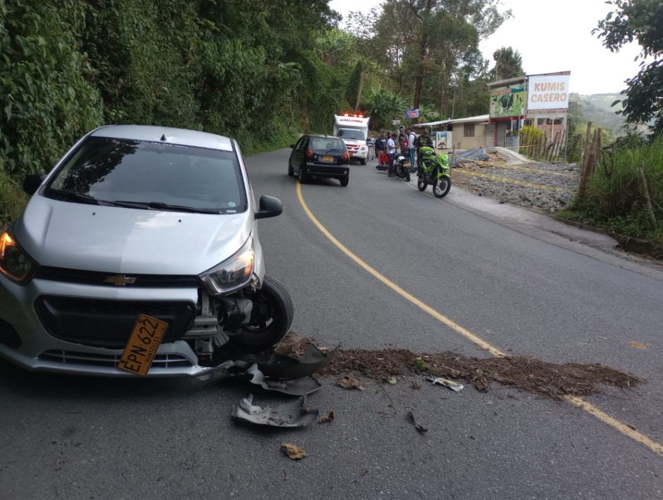 Este es el carro involucrado en el accidente. Este es el carro involucrado en el accidente.