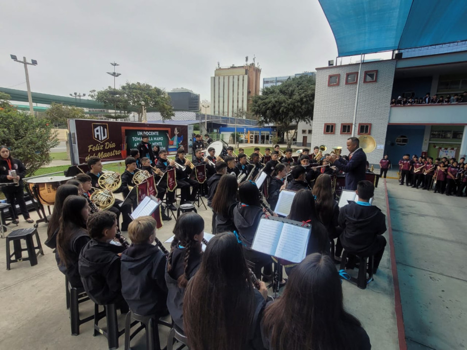 La banda sinfónica de Aguadas en sus presentaciones de Perú. La banda sinfónica de Aguadas en sus presentaciones de Perú.