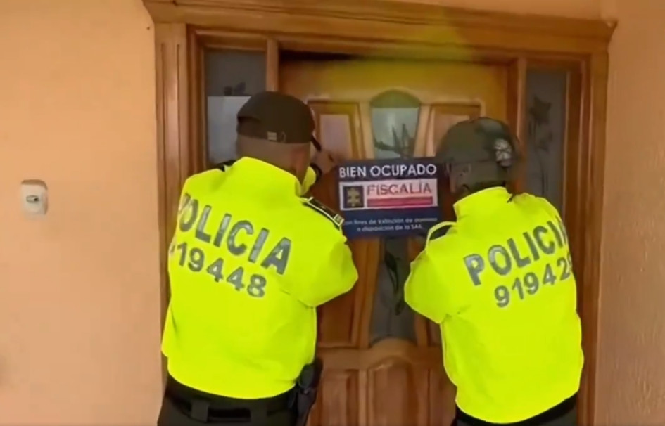 Entre las propiedades se encontraron 12 inmuebles rurales y 15 urbanos, 15 vehículos y dos establecimientos de comercio. Entre las propiedades se encontraron 12 inmuebles rurales y 15 urbanos, 15 vehículos y dos establecimientos de comercio.