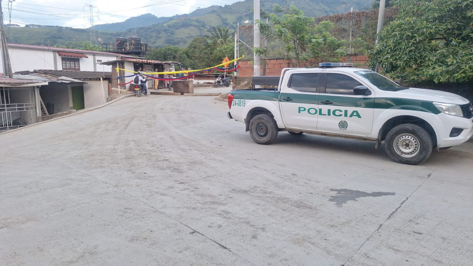 Los habitantes exigen la presencia del alcalde de Marmato y del gerente de Aris Mining para desbloquear la vía conocida como la doble calzada. Los habitantes exigen la presencia del alcalde de Marmato y del gerente de Aris Mining para desbloquear la vía conocida como la doble calzada.