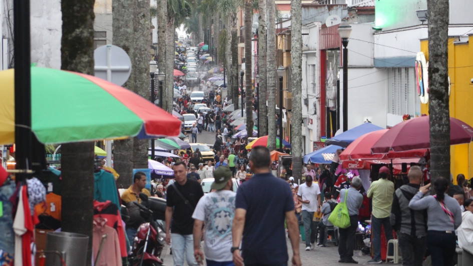 Las industrias manufactureras; las actividades profesionales, científicas, técnicas y los servicios administrativos; la información y las comunicaciones, y la construcción fueron los sectores que más empleos perdieron en Manizales y Villamaría en el trimestre marzo-mayo. Las industrias manufactureras; las actividades profesionales, científicas, técnicas y los servicios administrativos; la información y las comunicaciones, y la construcción fueron los sectores que más empleos perdieron en Manizales y Villamaría en el trimestre marzo-mayo.