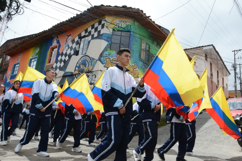 Risaralda (Caldas) celebró este viernes anticipadamente el Día de la Independencia de Colombia. Marquetalia, Filadelfia, Aranzazu y Salamina hicieron lo mismo. En Manizales el desfile del 20 de Julio saldrá este sábado a las 8:30 a.m. de la Plaza de Bolívar. Risaralda (Caldas) celebró este viernes anticipadamente el Día de la Independencia de Colombia. Marquetalia, Filadelfia, Aranzazu y Salamina hicieron lo mismo. En Manizales el desfile del 20 de Julio saldrá este sábado a las 8:30 a.m. de la Plaza de Bolívar.