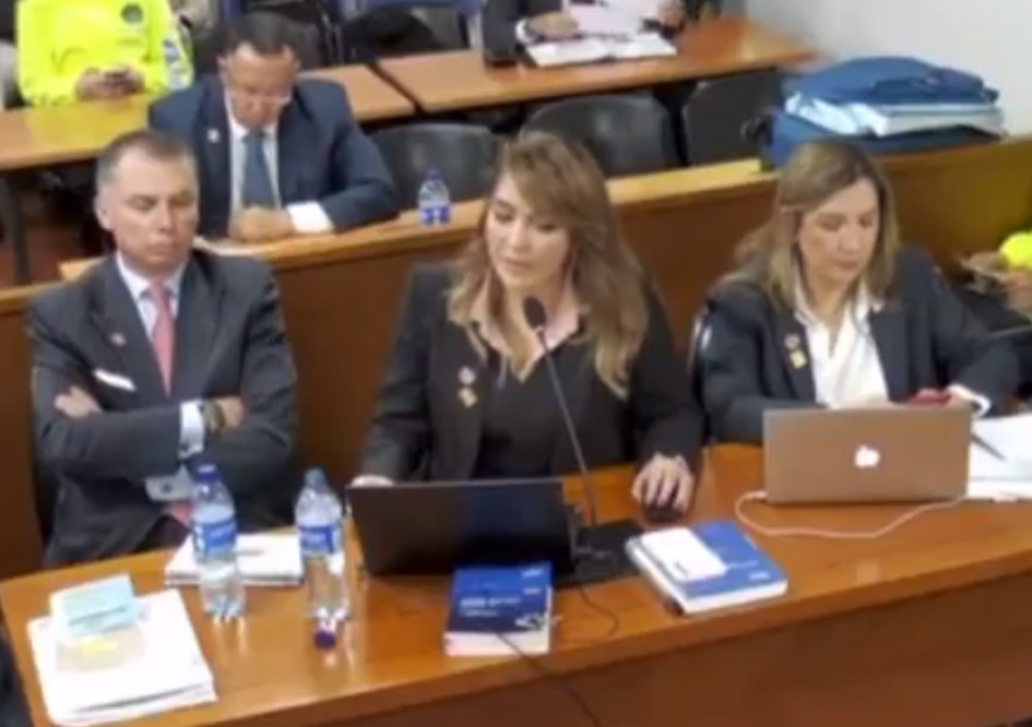 Andrea Muñoz (c), fiscal delegada ante la Corte Suprema de Justicia, durante la imputación de cargos por el caso de corrupción en la UNGRD.