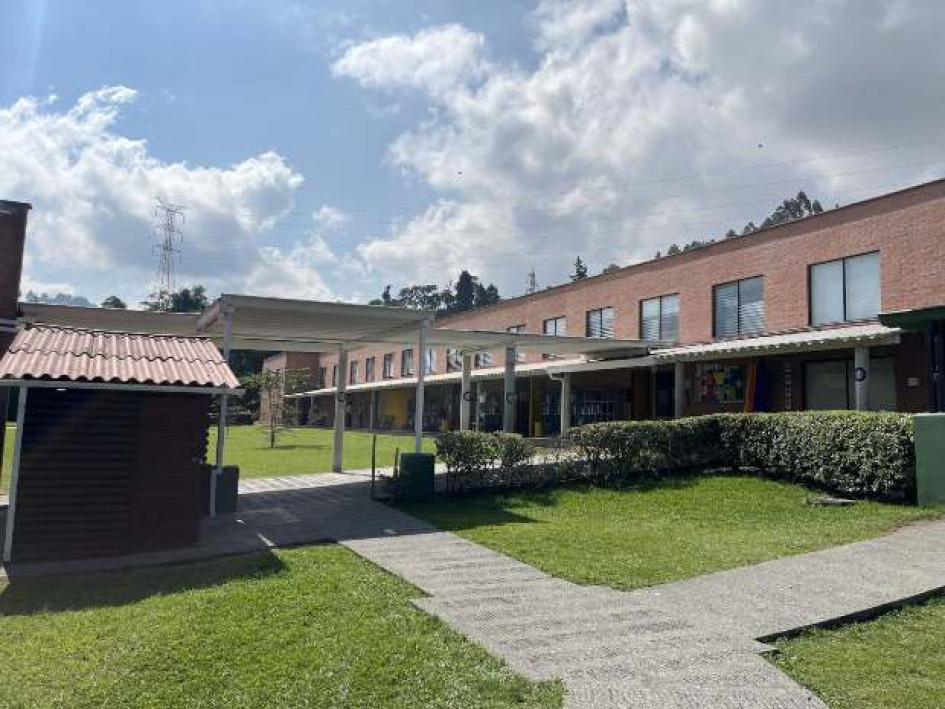 En pruebas de calidad y en certificaciones sobresalen algunos colegios de Caldas, entre ellos el Granadino con sede en Villamaría. En pruebas de calidad y en certificaciones sobresalen algunos colegios de Caldas, entre ellos el Granadino con sede en Villamaría.