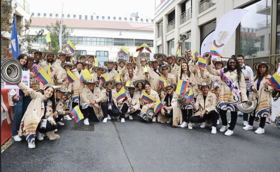 Deportistas colombianos de camino a la ceremonia. Deportistas colombianos de camino a la ceremonia.