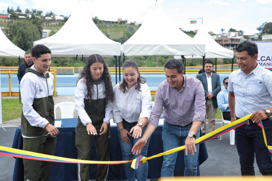 Luz Cristina López, ministra del deporte, y el alcalde Jorge Eduardo Rojas, en la inauguración del Patinódromo del Bosque Popular de Manizales. Luz Cristina López, ministra del deporte, y el alcalde Jorge Eduardo Rojas, en la inauguración del Patinódromo del Bosque Popular de Manizales.
