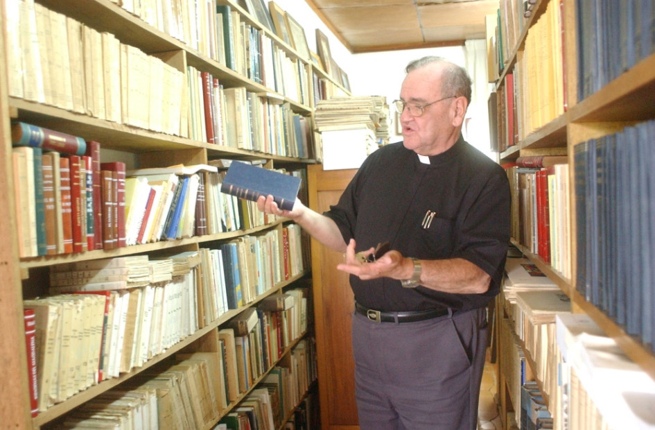 Durante su trayectoria en la Arquidiócesis de Manizales, el Padre Gonzalo Sánchez fue profesor en el Seminario Menor, formador en el Seminario Mayor, Párroco de Nuestra Señora del Sagrado Corazón y Vicario Parroquial en la Inmaculada Concepción. Fotos | Cortesía Beatriz Gómez | Papel Salmón/LA PATRIA Durante su trayectoria en la Arquidiócesis de Manizales, el Padre Gonzalo Sánchez fue profesor en el Seminario Menor, formador en el Seminario Mayor, Párroco de Nuestra Señora del Sagrado Corazón y Vicario Parroquial en la Inmaculada Concepción.