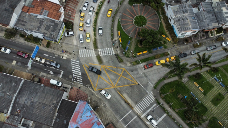 Cerca de $220 mil millones se invertirían para las cinco obras de valorización que haría la Alcaldía de Manizales en busca de mejorar la movilidad de la ciudad. Conozca cada proyecto y cuánto costaría la glorieta elevada en el barrio Palermo. Cerca de $220 mil millones se invertirían para las cinco obras de valorización que haría la Alcaldía de Manizales en busca de mejorar la movilidad de la ciudad. Conozca cada proyecto y cuánto costaría la glorieta elevada en el barrio Palermo.
