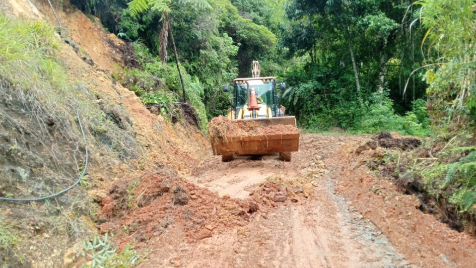 Entre el 12 y el 17 de julio, la Gobernación de Caldas atendió 28 derrumbes durante la ola invernal que atraviesa el departamento. Conozca el estado de las vías este viernes (19 de julio). Entre el 12 y el 17 de julio, la Gobernación de Caldas atendió 28 derrumbes durante la ola invernal que atraviesa el departamento. Conozca el estado de las vías este viernes (19 de julio).