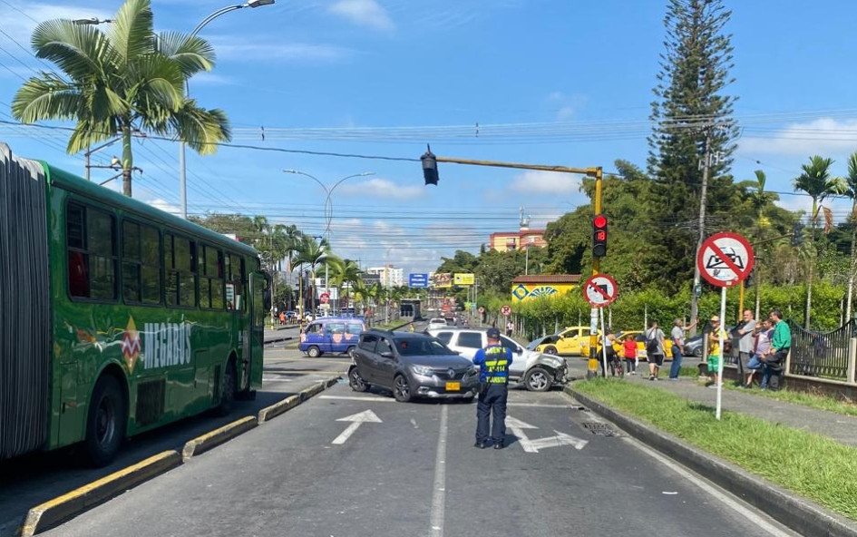 Accidente de tránsito en Dosquebradas por posible imprudencia. Accidente de tránsito en Dosquebradas por posible imprudencia.
