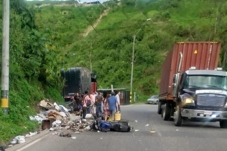 Accidente en el sector de Los Nogales, por la vía Panamericana, en Manizales. Accidente en el sector de Los Nogales, por la vía Panamericana, en Manizales.