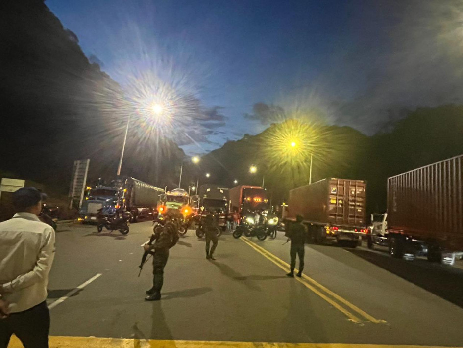 Bloqueo en la vía Manizales - Medellín Bloqueo en la vía Manizales - Medellín