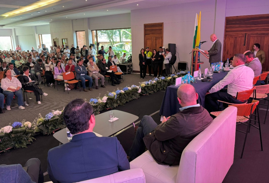 Los concejales del Eje Cafetero en Termales El Otoño para crear un bloque regional frente al proyecto de concesión IP Conexión Centro. Los concejales del Eje Cafetero en Termales El Otoño para crear un bloque regional frente al proyecto de concesión IP Conexión Centro.