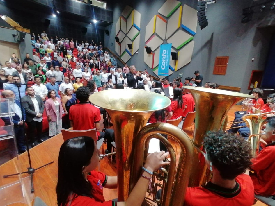 La entrega se realizó este lunes en el auditorio de Confa. La entrega se realizó este lunes en el auditorio de Confa.