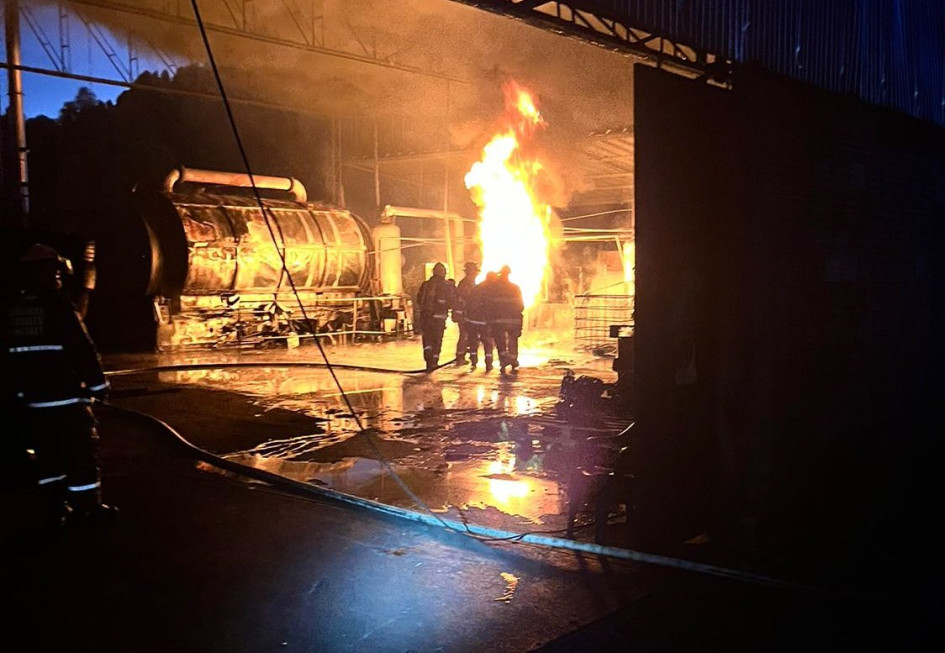 El incendio en la zona industrial de Maltería. El incendio en la zona industrial de Maltería.