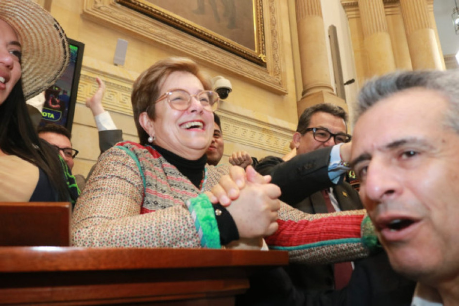 La ministra de Trabajo, la caldense Gloria Inés Ramírez, celebró en abril del 2024 con Luis Fernando Velasco, entonces ministro del Interior, la aprobación de la reforma pensional en segundo debate, en el Senado. Su ausencia en el acto de sanción de la reforma pensional no se debería al remezón ministerial. Conozca el motivo. La ministra de Trabajo, la caldense Gloria Inés Ramírez, celebró en abril del 2024 con Luis Fernando Velasco, entonces ministro del Interior, la aprobación de la reforma pensional en segundo debate, en el Senado. Su ausencia en el acto de sanción de la reforma pensional no se debería al remezón ministerial. Conozca el motivo.