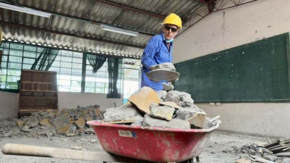 Foto I Cortesía Alcaldía I LA PATRIA Una intervención en obras comenzó en el colegio Siete de Agosto, del barrio El Carmen, de Manizales. La Alcaldía empezó el martes trabajos con el propósito de mejorar baterías sanitarias, pisos y pintura. Foto I Cortesía Alcaldía I LA PATRIA Una intervención en obras comenzó en el colegio Siete de Agosto, del barrio El Carmen, de Manizales. La Alcaldía empezó el martes trabajos con el propósito de mejorar baterías sanitarias, pisos y pintura.
