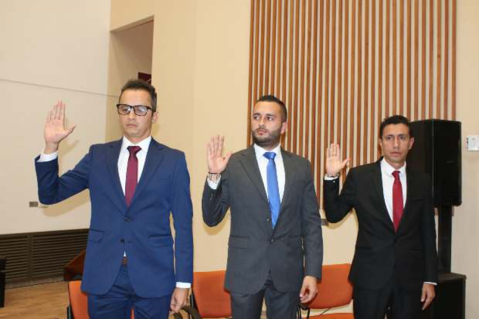 Foto I Cortesía Universidad de Caldas I LA PATRIA Este martes en la U. de Caldas asumieron Darío Arenas como nuevo vicerrector vicerrector de Proyección Universitaria; Mateo Acosta Castaño, nuevo asesor de la Oficina de Innovación y Gestión de Proyectos, y Carlos Andrés Calderón Díaz, jefe de la Oficina de Educación a Distancia y Virtualidad. Foto I Cortesía Universidad de Caldas I LA PATRIA Este martes en la U. de Caldas asumieron Darío Arenas como nuevo vicerrector vicerrector de Proyección Universitaria; Mateo Acosta Castaño, nuevo asesor de la Oficina de Innovación y Gestión de Proyectos, y Carlos Andrés Calderón Díaz, jefe de la Oficina de Educación a Distancia y Virtualidad.