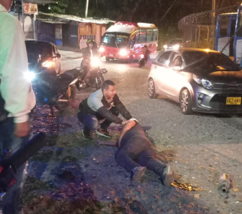 Cuando los agentes llegaron, encontraron al motociclista dormido dentro de la ambulancia, por lo que no pudieron efectuarle la prueba de alcoholemia.