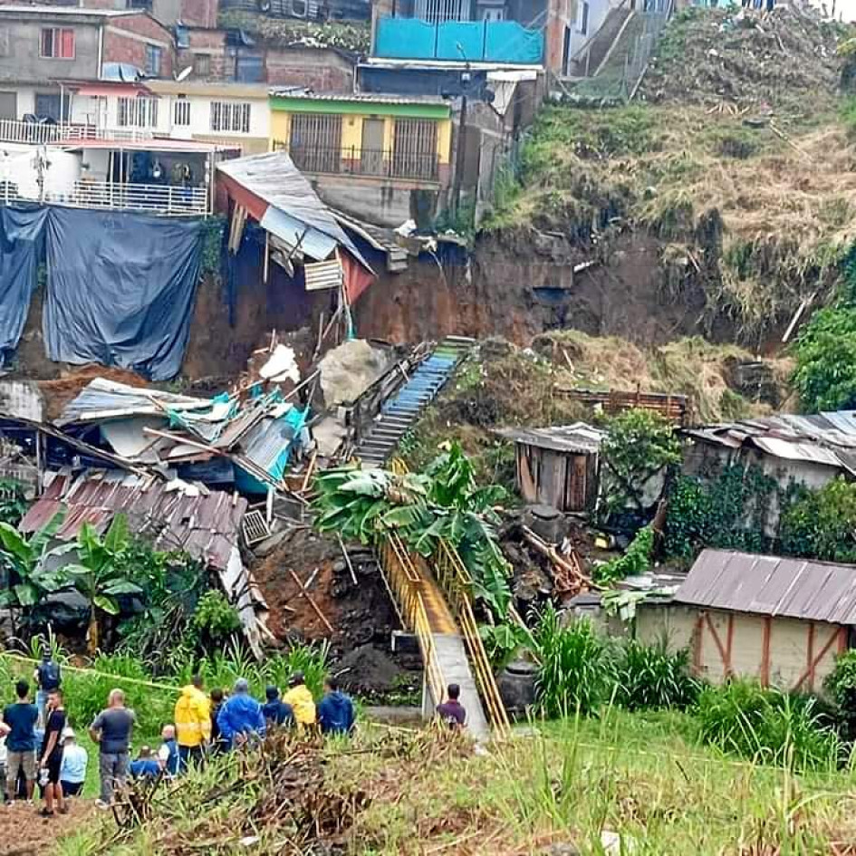 La emergencia se presentó ayer a las dos de la tarde cuando arreciaba un aguacero, dijeron los vecinos. La emergencia se presentó ayer a las dos de la tarde cuando arreciaba un aguacero, dijeron los vecinos.