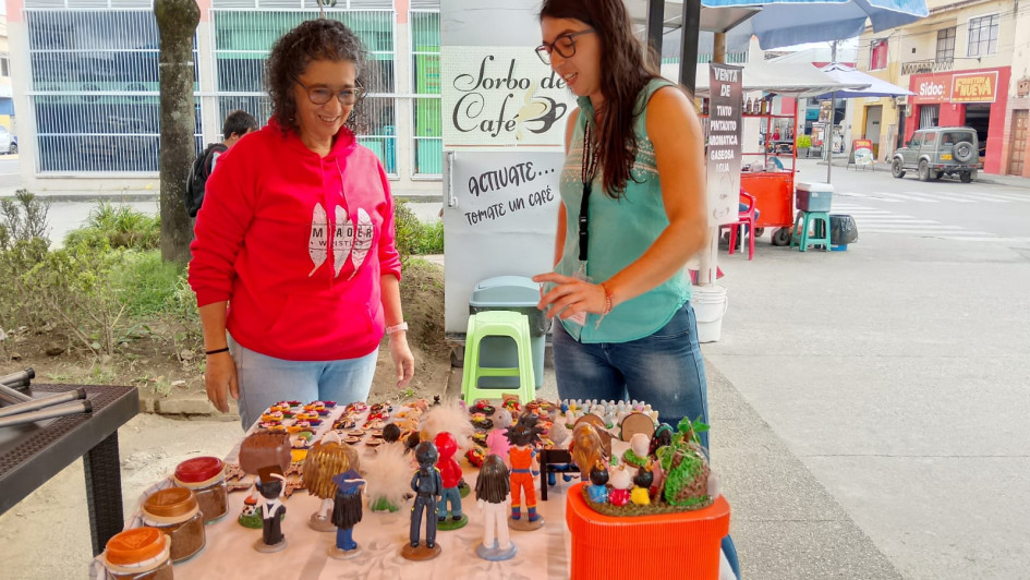 Los artesanos de Chinchiná exponen en la Feria Empresarial y Artesanal. Se llevará a cabo todo el día en el Parque Huberto Armel de la Estación del Tren San Francisco. Los artesanos de Chinchiná exponen en la Feria Empresarial y Artesanal. Se llevará a cabo todo el día en el Parque Huberto Armel de la Estación del Tren San Francisco.
