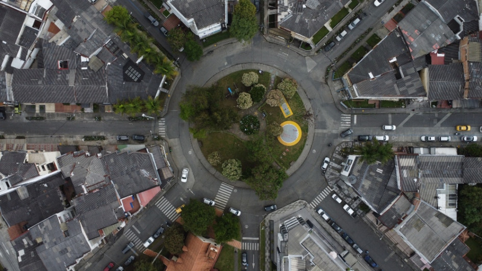 Esta obra de valorización incluiría escaleras eléctricas para subir del barrio La Estrella a El Cable. La meta es fortalecer el comercio, el turismo y la gastronomía. Lea los cambios en movilidad, peatonalización y entorno planteados por la Alcaldía de Manizales. ¿Qué opinan comrciantes de la zona? Esta obra de valorización incluiría escaleras eléctricas para subir del barrio La Estrella a El Cable. La meta es fortalecer el comercio, el turismo y la gastronomía. Lea los cambios en movilidad, peatonalización y entorno planteados por la Alcaldía de Manizales. ¿Qué opinan comrciantes de la zona?