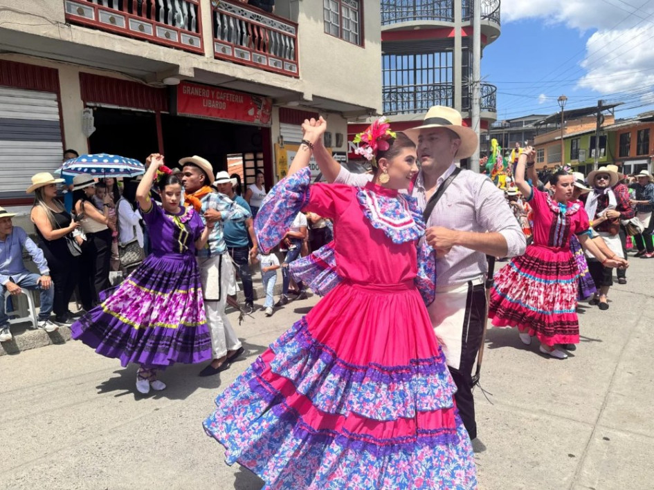 El desfile se desarrolló este domingo en las calles de Aguadas. El desfile se desarrolló este domingo en las calles de Aguadas.
