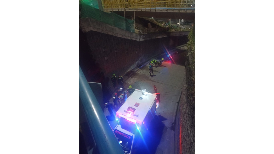 Organismos de socorro acudieron al sitio para atender la emergencia. Organismos de socorro acudieron al sitio para atender la emergencia.