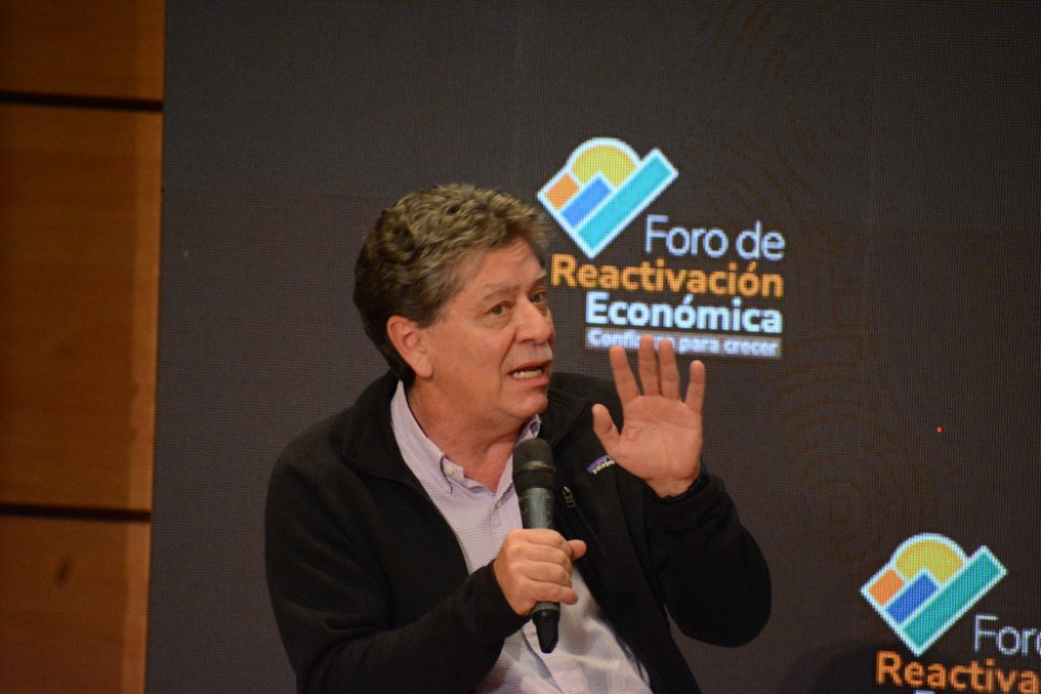 El presidente de la Andi, Bruce Mac Master, le insistió al Gobierno en la necesidad de actuar más y en equipo. El presidente de la Andi, Bruce Mac Master, le insistió al Gobierno en la necesidad de actuar más y en equipo.