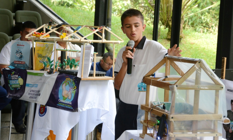 89 instituciones educativas rurales de Caldas recibieron kits de robótica, módulos, guías y material pedagógico. Jhon Jaider Serna Posada, del colegio Jerónimo de Tejelo de Anserma, expuso el proyecto de riego automatizado. 89 instituciones educativas rurales de Caldas recibieron kits de robótica, módulos, guías y material pedagógico. Jhon Jaider Serna Posada, del colegio Jerónimo de Tejelo de Anserma, expuso el proyecto de riego automatizado.